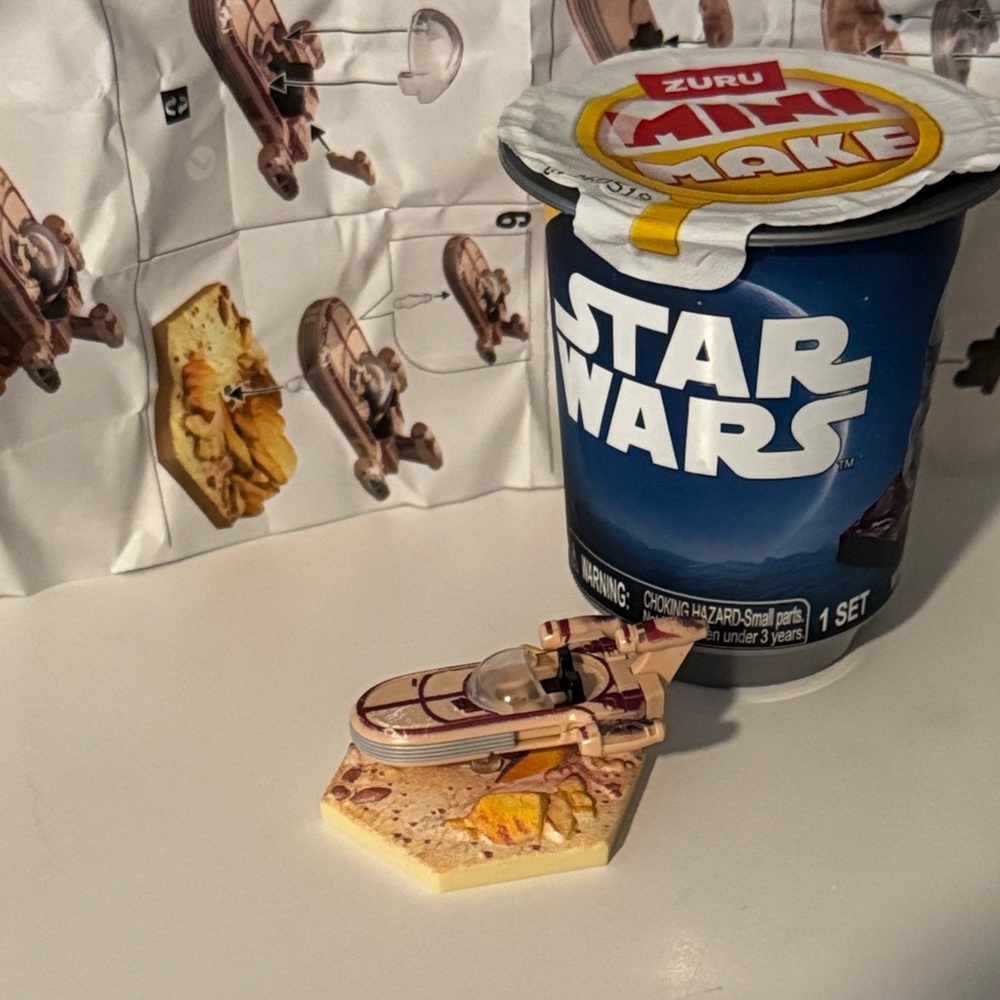 Star Wars Disney Zuru Mini Model kit Make: Land Speeder Toy - Tan and Brown